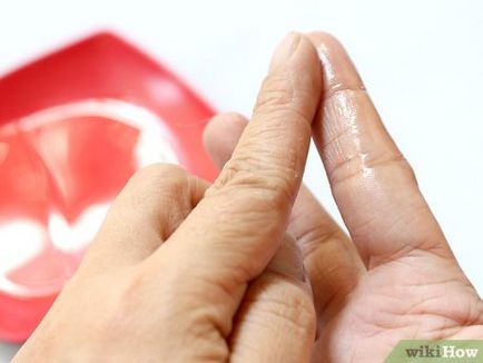 Hogyan lehet eltávolítani a pillanatragasztó a kézről