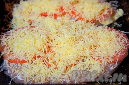 Csirkemell sajttal és paradicsommal - a recept egy fotó