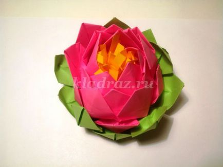 Lotus az origami technikával saját kezűleg