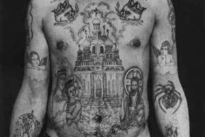 Tetovált kupola urkagany 18