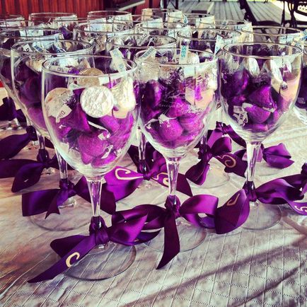 Az eredeti esküvő egy lila színű vagy kis dolog segíteni, hogy az ünneplés egy világos és