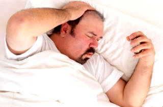 Miért légzésbénulás jelentkezik, amikor elalszik - Okok és kezelés