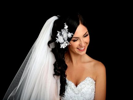 Frizurák egy esküvő - praktikus tippeket választotta a tökéletes