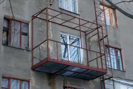 A bővítés az erkély kezével fotó, videó