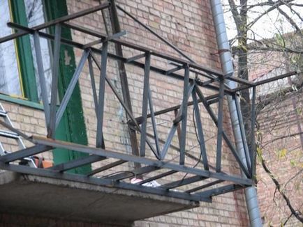 A bővítés az erkély kezével fotó, videó