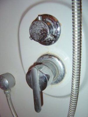 Javítása zuhanykabinok saját kezűleg a raklap mixer, hogyan orvosolható