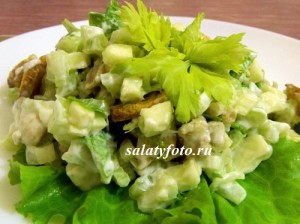 Recept az egészséges saláta friss káposzta, paradicsom, zeller