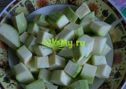 Recept ízletes zöldség ragu cukkínit és a burgonya