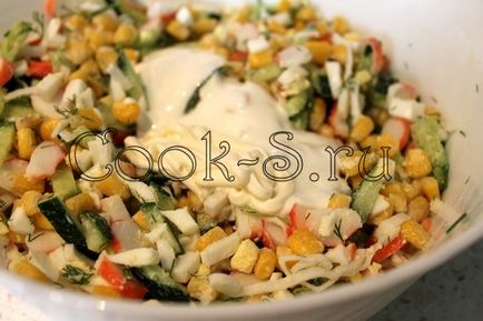 Saláta Tarisznyarák, uborka és a kukorica - egy lépésről lépésre recept fotók, saláták