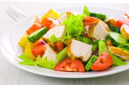 Saláta csirkével és zöldségekkel receptek