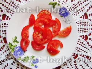 Saláta sajttal paradicsom és uborka, recept fotó