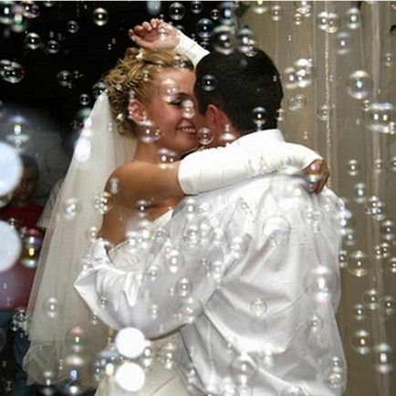 Buborékok megjelenítése egy esküvőn - testesítik meg gyermekkori álma