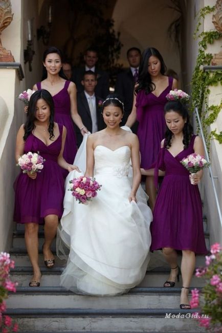Nászutas viselnek divatos ruhák koszorúslány szín menyasszony