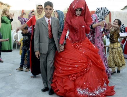 Hagyományos esküvői ruhák a világ minden tájáról
