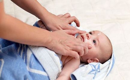Kitörések az arcon csecsemők okoz, óvintézkedéseket, megelőzésére és kezelésére