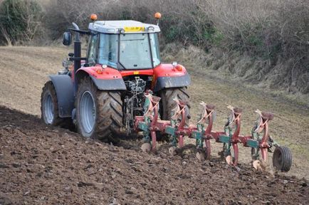 Traktor szántás előnyeit és hátrányait gépesített talajművelés