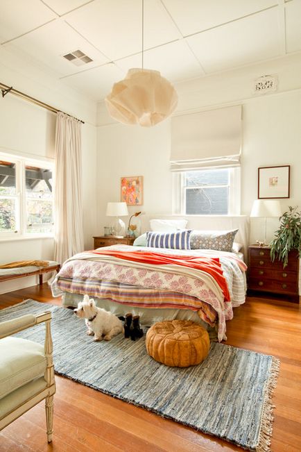 A rögzített ágy a stílus smart casual, mint szép behajt and roll out ágy