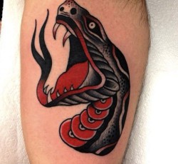 Jelentése tetoválás kígyó, ami azt jelenti, egy tetoválás kígyók