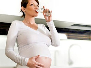 Mi segít a gyomorégés a kábítószer és a népi jogorvoslati és hogyan kell eltávolítani a gyomorégés a terhesség alatt