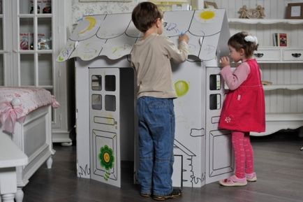 Gyermekek háza saját kezűleg, épület portál