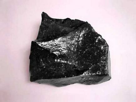 Drágakövek Fekete jellegzetes nevét és fotóját