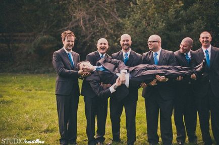 Fényképeit barátaival a vőlegény, az esküvői saját kezűleg