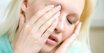 Eye fájó és duzzadt lehetséges okok és a kezelés