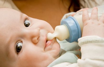 Csuklás az újszülött -, hogy hogyan lehet, ha a baba csuklik etetés után