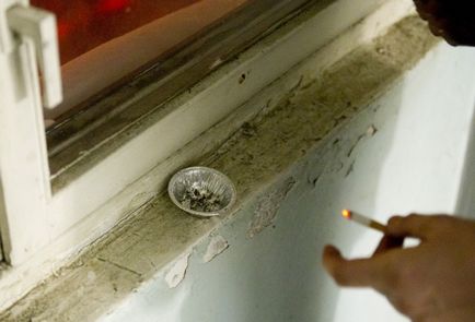 Hogyan kell kezelni a dohányosok a bejáratnál, a kirakodott lakások