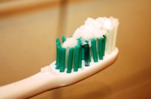 Milyen gyorsan és milyen fehéríti a fogakat otthon - bevált módszerek