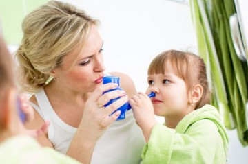 Hogyan és mit kell mosni a baba orra otthon, hogy mit kell csinálni a hideg