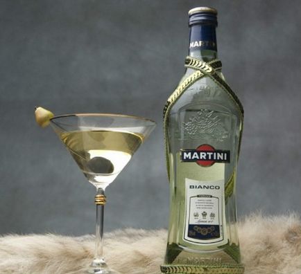 Hogyan és mit iszik Martini Bianco koktélok, snack