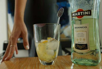 Hogyan és mit iszik Martini Bianco koktélok, snack