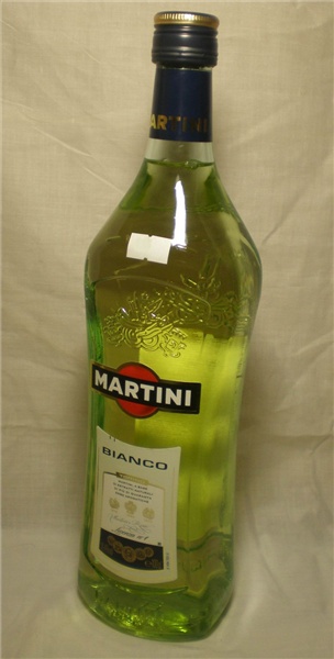 Hogyan és mit igyon egy martini bianco otthon