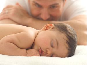 Hogyan, mikor és milyen gyakran feküdt le aludni grudnichka szabályok és rendelkezések a gyermekek alvás