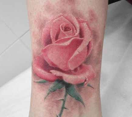 Milyen értéke van a tetoválás formájában rózsák (10 fotó)