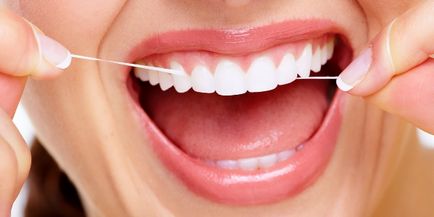 Hogyan fehéríti a fogakat otthon hatékonyan és károsodás nélkül
