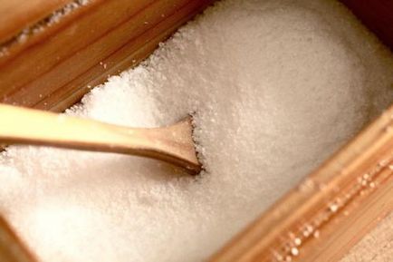Hogyan készítsünk egy 10 százalékos sóoldat csodálatos gyógyító tulajdonságait só