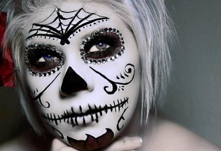 Hogyan készítsünk fehér arc Halloween kiválasztási szabályok és eljárások alkalmazása színek