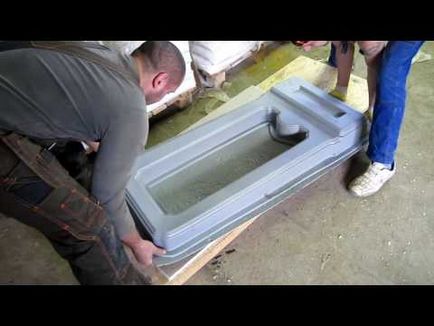Hogyan készítsünk egy emlékmű beton kezük
