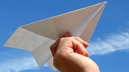 Hogyan készítsünk egy papír repülőgép ki - lépésről lépésre