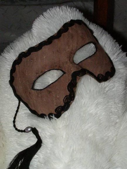 Farsangi maszkok saját kezűleg készült papírmasé