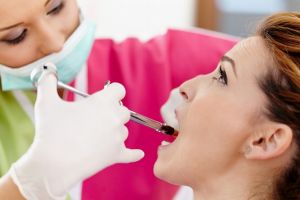 A helyi és általános érzéstelenítés a fogászatban kezelésében fog típusok, készítmények és módszerek
