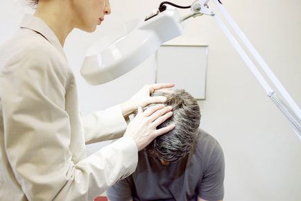 Foltos kopaszodás okoz férfiaknál, a kezelés