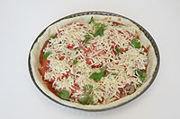Pizza gombával és kolbásszal - egy recept egy fotó