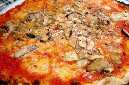 Pizza gombával paradicsom recept lépésről lépésre