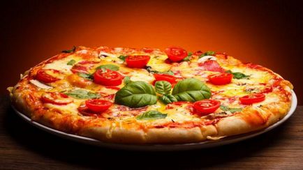 Pizza paradicsommal és sajttal recept