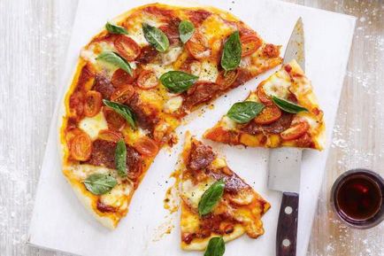 Pizza paradicsommal és sajttal recept