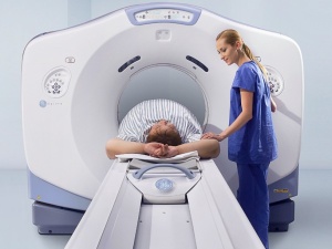 Előkészítése egy MRI eljárás, a bonyolult a hasüreg
