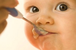 Beszélj hány hónapig lehet etetni a babát